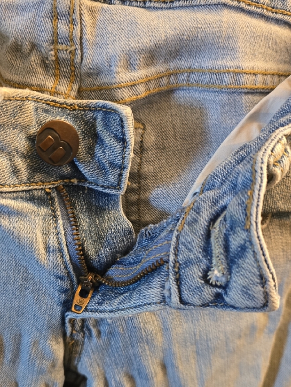 Vintage Y2K Bullhead Light Blue Ripped Flare Jeans - Picture 8 of 15